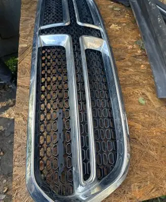 Dodge Durango Front bumper upper radiator grill 05113713AC 357058
