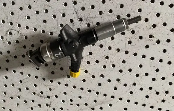Subaru Outback Fuel injector 16613AA020
