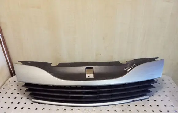 Front bumper upper radiator grill