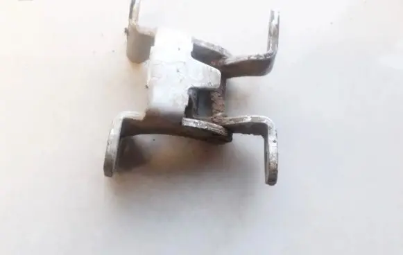 Tailgate/trunk/boot hinge