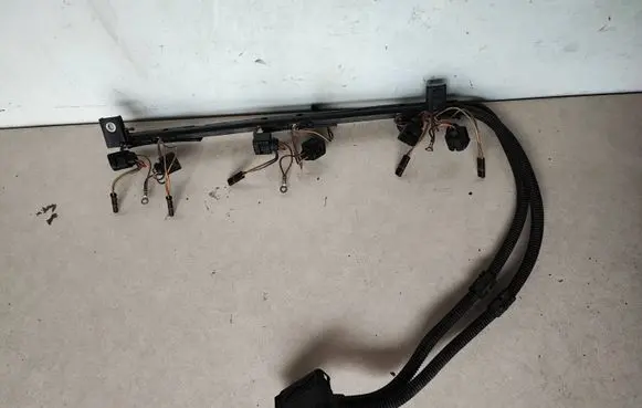 BMW 5 GT F07 Fuel injector wires 7589639