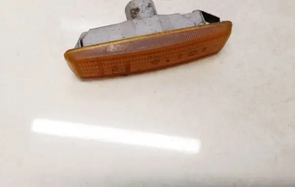 BMW 5 E39 Front fender indicator light 8360589