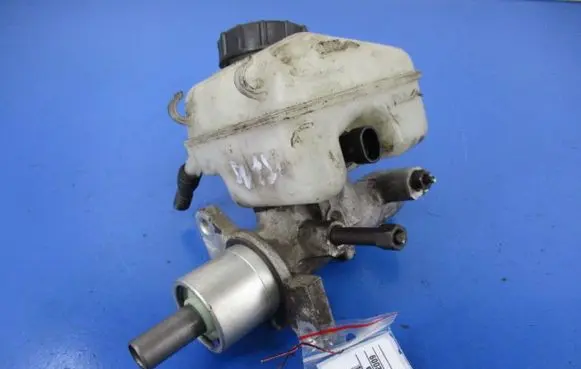 Opel Astra G Master brake cylinder