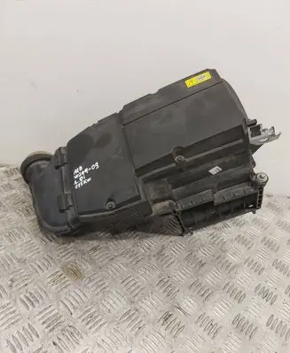 Mercedes-Benz C W204 Air filter box A2710900901