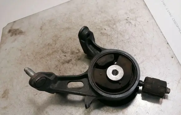 Toyota Verso Engine mount bracket