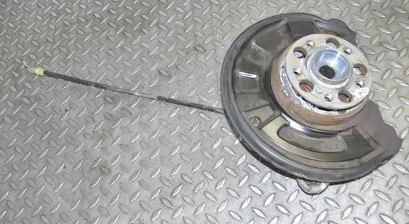 Mercedes-Benz E C207 W207 Rear wheel hub