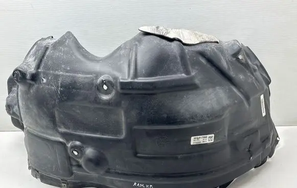 Front wheel arch liner splash guards