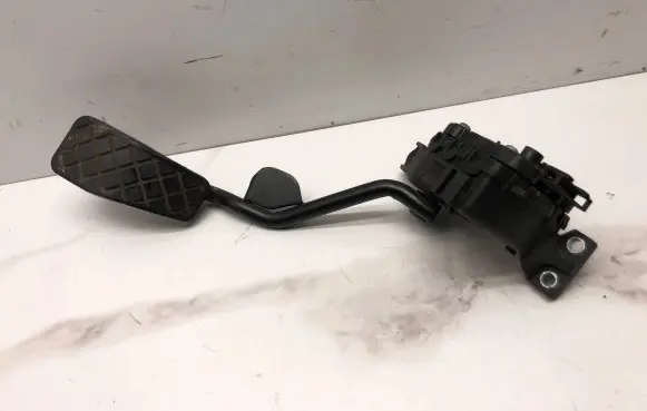 Audi A4 S4 B7 8E 8H Accelerator throttle pedal 8E2721523E 6PV00802634