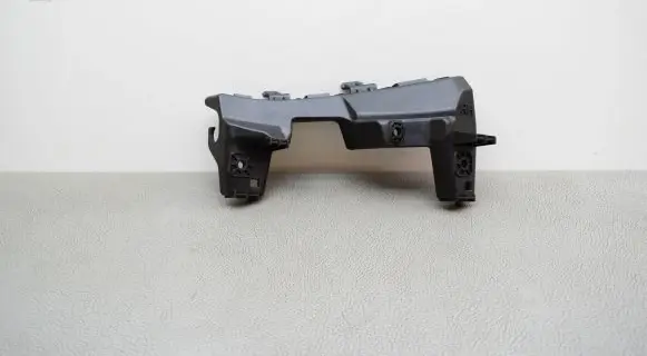 Front bumper mounting bracket