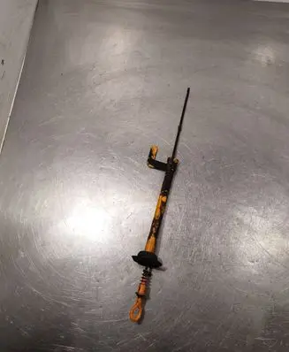 Volkswagen Touran I Oil level dip stick 