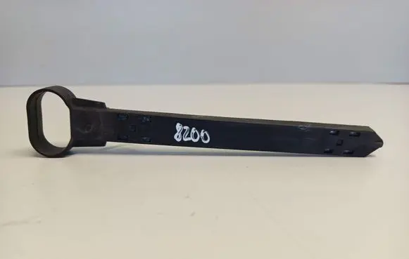 Headlight/headlamp mounting bracket
