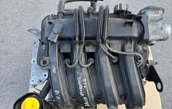 Renault Clio III Intake manifold 8200633248 53496
