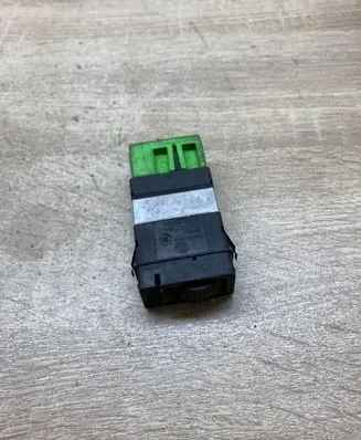 Volkswagen PASSAT B5 Seat heating switch 3B0963564C