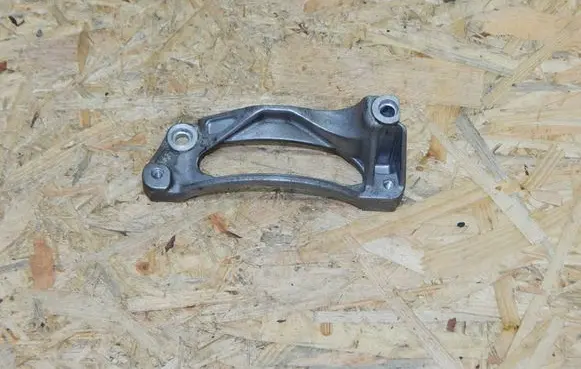 Volkswagen Multivan T5 A/C compressor mount bracket 070260885A V251