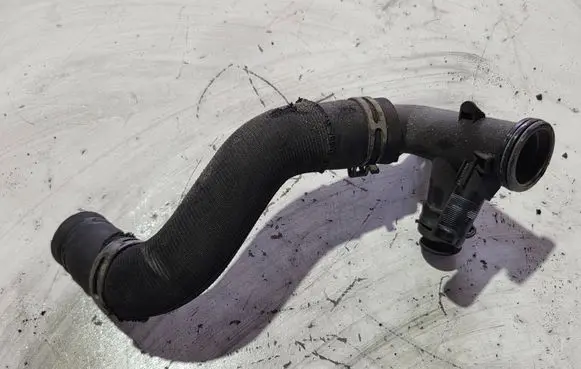 Engine coolant pipe/hose