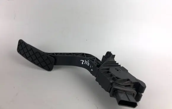 Volkswagen Tiguan Accelerator throttle pedal 5Q2723503D