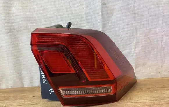 Volkswagen Tiguan Rear/tail lights 5NA945096D