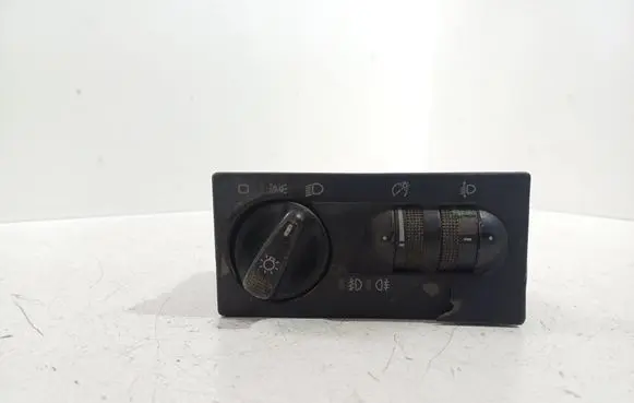 Volkswagen Golf III Light switch 1H6941531