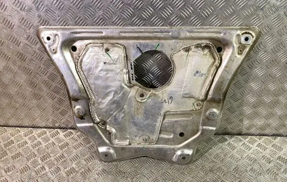 BMW X6 F16 Engine splash shield/under tray 6853814