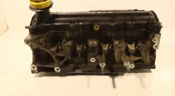 Renault Clio III Engine head