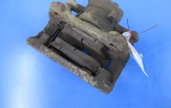 Nissan Note (E11) Front brake caliper