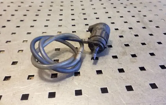 Opel Frontera B Windscreen/windshield washer pump
