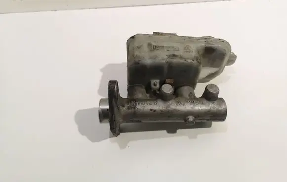 Master brake cylinder