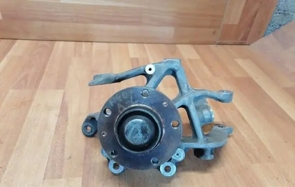 Rear wheel hub