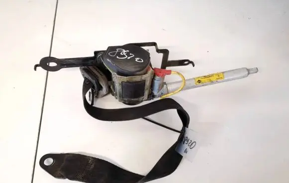 Nissan Primera Front seatbelt 868859f510