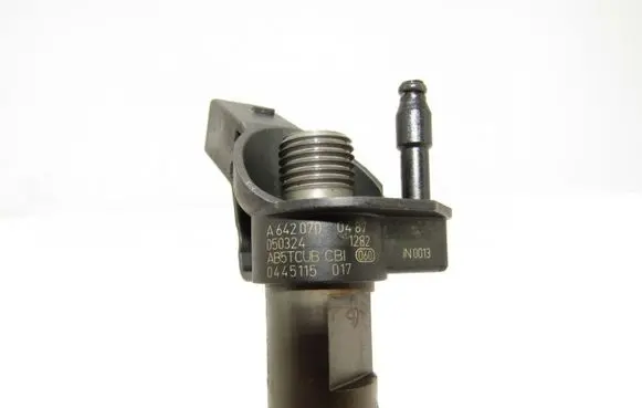 Mercedes-Benz E W211 Fuel injector a6420700487