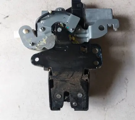 Mazda 6 Loading door lock 