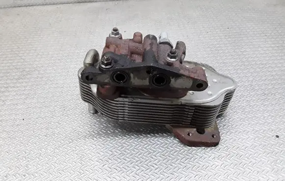 Mitsubishi Lancer VIII Oil filter mounting bracket