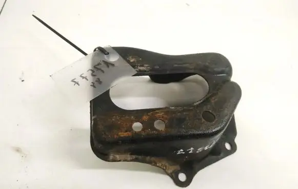 Toyota Corolla Verso AR10 Engine mounting bracket