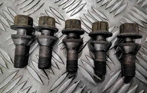 Volvo V70 Nuts/bolts 