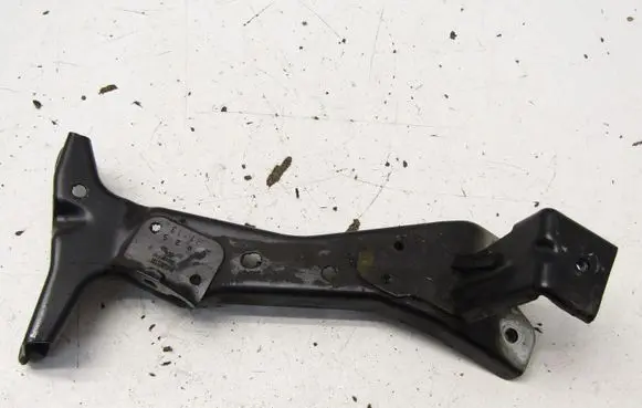 Audi A3 S3 8V Fender mounting bracket 8V0821167