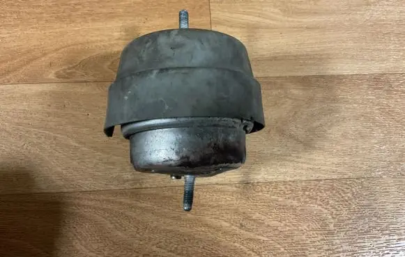 Audi A4 S4 B7 8E 8H Engine mount bracket 8E0199379AA 051026080934
