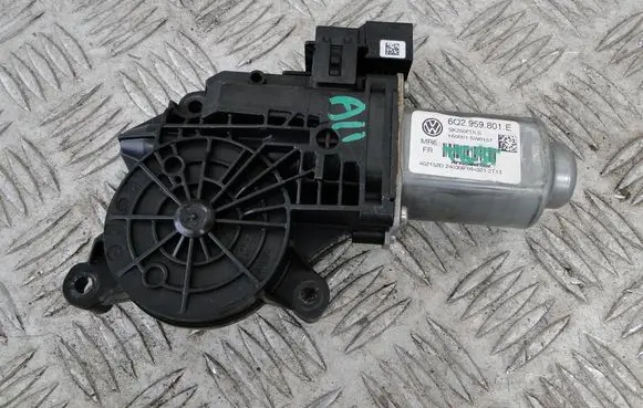 Skoda Fabia Mk2 (5J) Sliding door electric window regulator 6Q2959801E