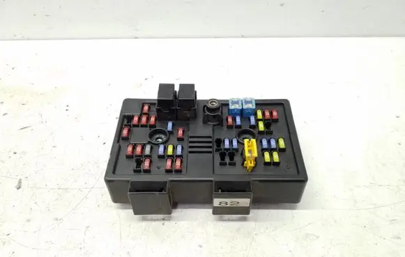 Chevrolet Captiva Fuse module 96821082