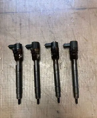 KIA Sportage Fuel injectors set 338002F300