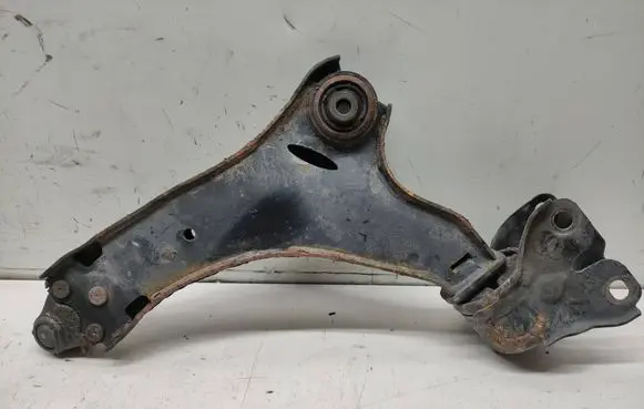 Volvo XC60 Front lower control arm/wishbone 8G9N3A052A