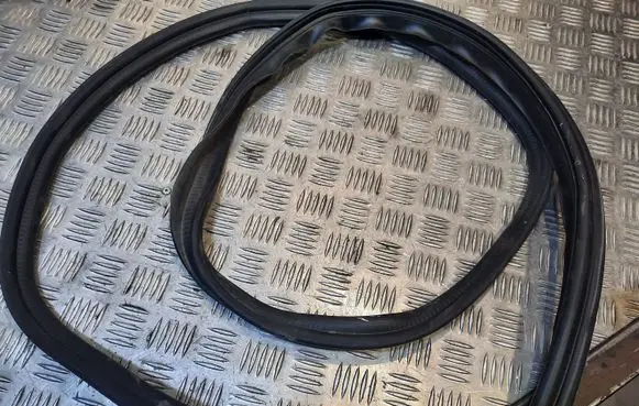 Audi A3 S3 8V Trunk rubber seal (body) 8V5827705E