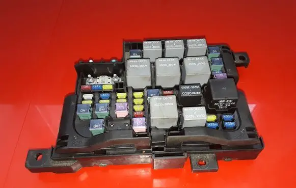 KIA Carens II Fuse module 919501D220 AK3337 D22U07510274