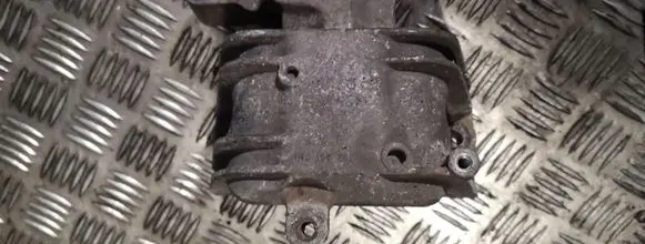 Volkswagen Golf V Engine mount bracket