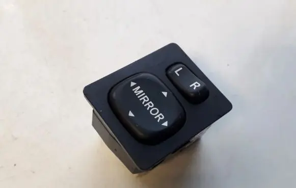Toyota Corolla Verso AR10 Wing mirror switch 183574