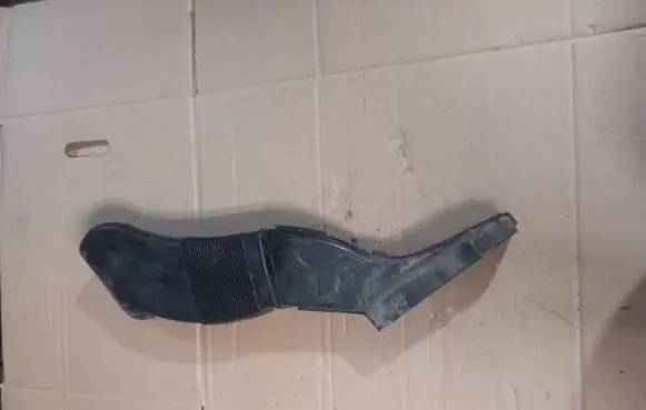 Audi A6 S6 C5 4B Air intake duct part 8D0129617E 058129617e