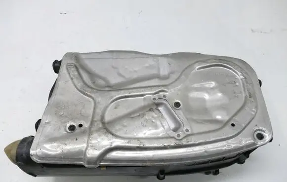 Mercedes-Benz E W212 Air filter cleaner box bracket assembly A6510901701