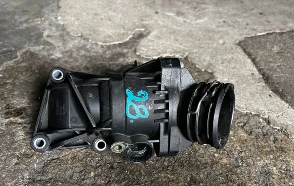 Mercedes-Benz E W210 Thermostat/thermostat housing 2762000215