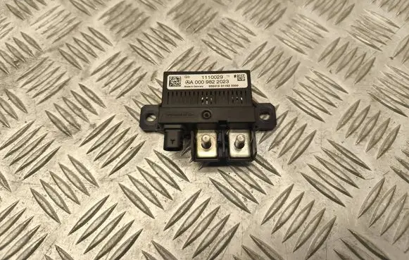 Mercedes-Benz E W212 Charging relay 1110029 A0009822023 050413011620500