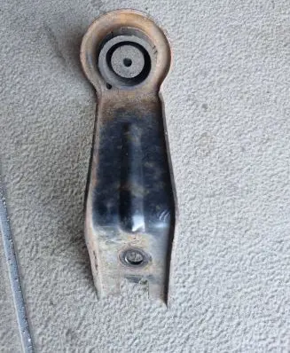 Radiator mount bracket