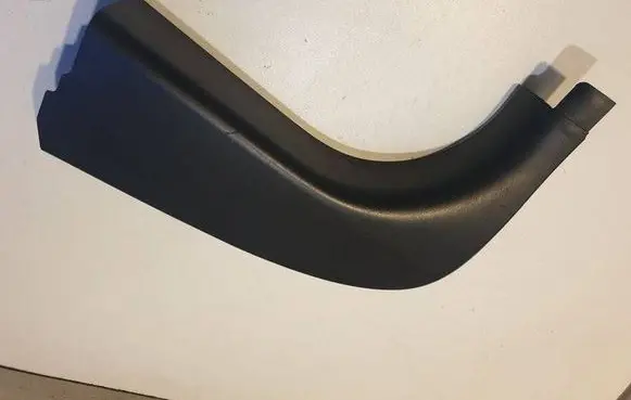 Foot area side trim